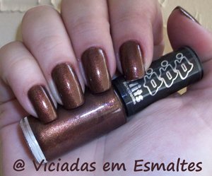 unhas e esmalte
