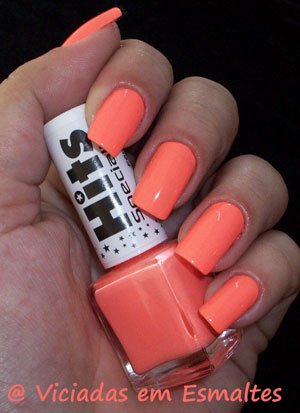unhas e esmalte
