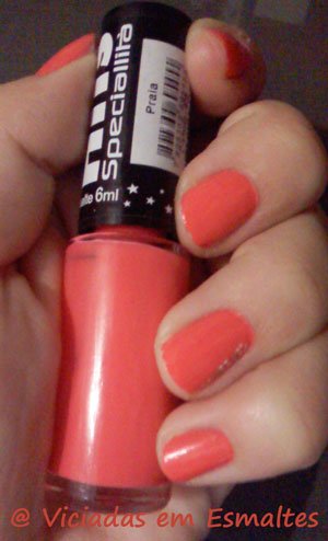 unhas e esmalte
