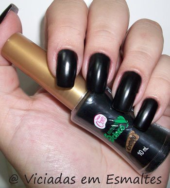 unhas e esmalte
