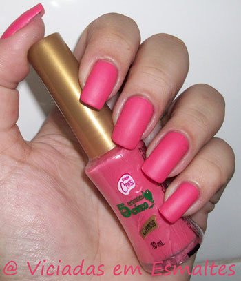 unhas e esmalte