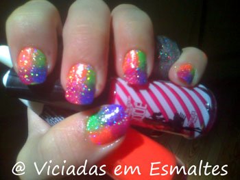 unhas e esmalte