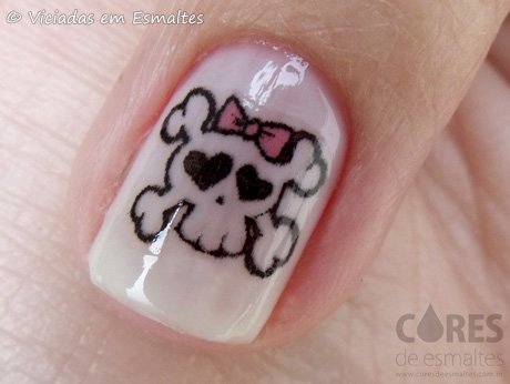 Unhas de Caveirinha