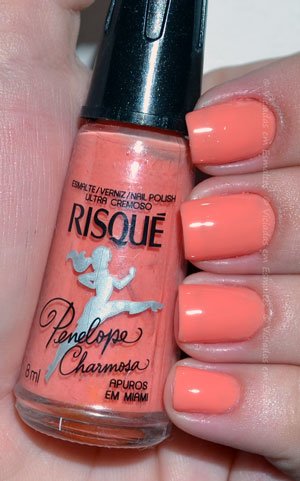 Unhas com Esmalte Risqué Apuros em Miami