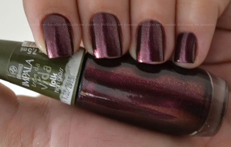 Unhas com esmalte Folk Impala