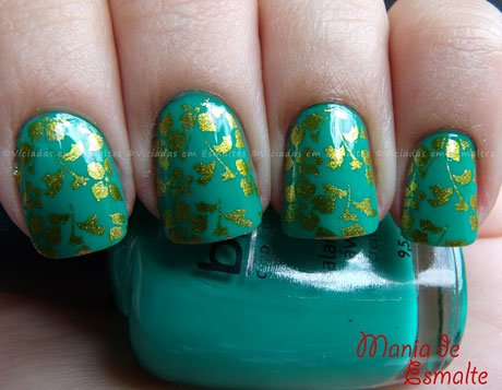 Unhas decoradas com Konad