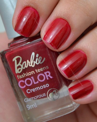 Unhas com Glamorous Barbie