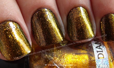 Unhas com esmalte Jade