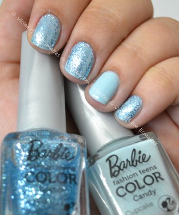 Unhas com esmalte sparkle barbie