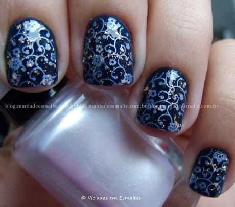 Unhas carimbadas com La Femme Neon Fest
