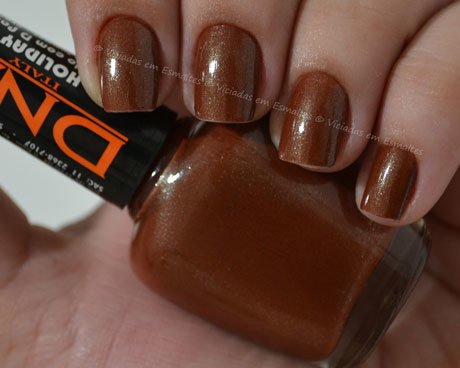 Unha pintada com Esmalte DNA Italy Holiday