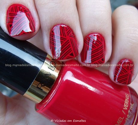 Esmalte Revlon Red com Carimbo Konad m95