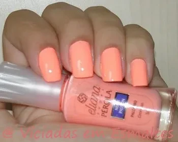 unhas e esmalte