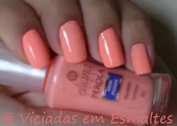 unhas e esmalte