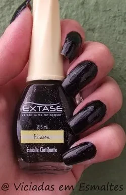 unhas e esmalte