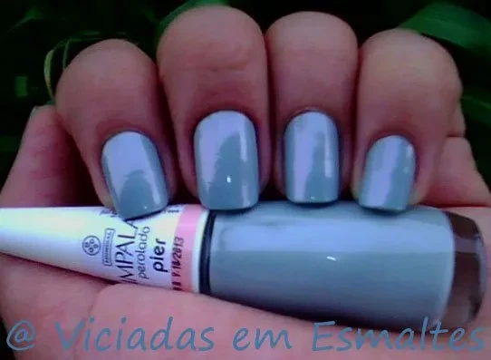 unhas e esmaltes