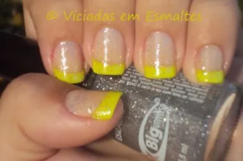 Inglesinha Amarela com Glitter * Esmaltes Risqué, Dote, e Big Universo