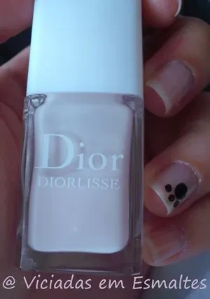 unhas e esmalte