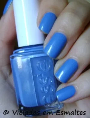 unhas e esmaltes