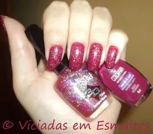 unhas e esmaltes