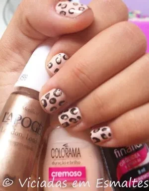 unhas e esmaltes