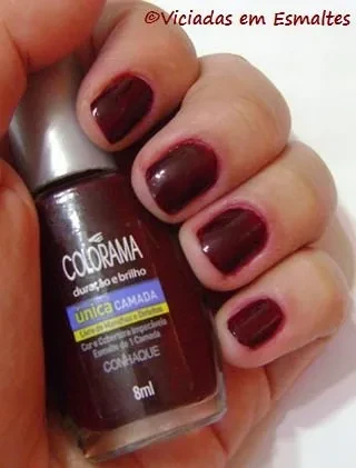 unhas e esmalte