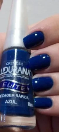 unhas e esmalte