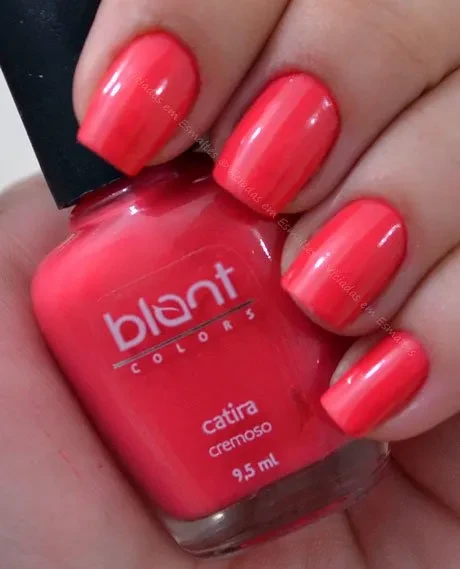 Unhas com esmalte Catira Blant COlors
