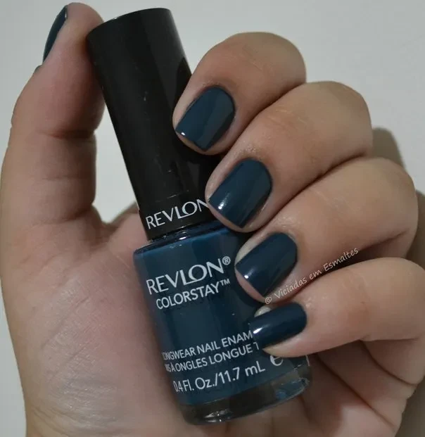Unhas com Esmalte Revlon ColorStay Midnight