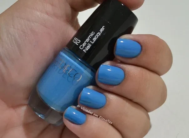 Unhas com Esmalte Artdeco 152
