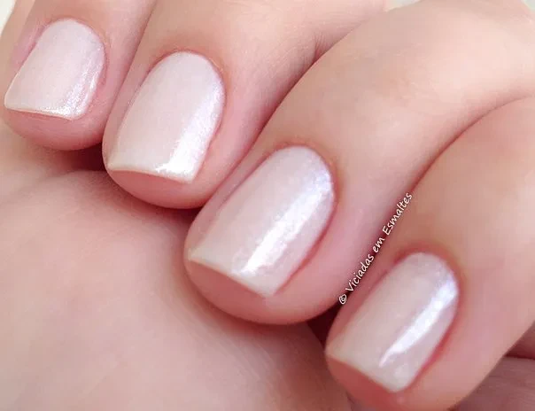 Unhas com Esmalte Isis Valverde Maria