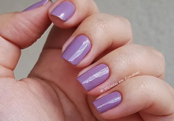 Unhas com o Esmalte Risqué Poodle