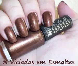 unhas e esmalte