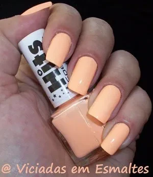 unhas e esmalte