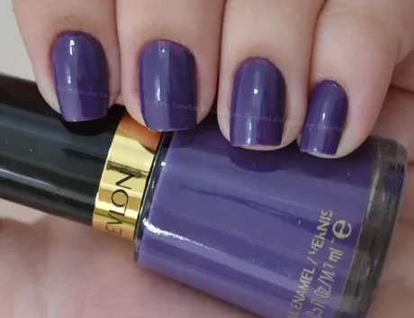 Unha com esmalte revlon Impulsive 240