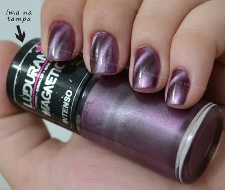 unhas com esmalte magnético Intenso Ludurana