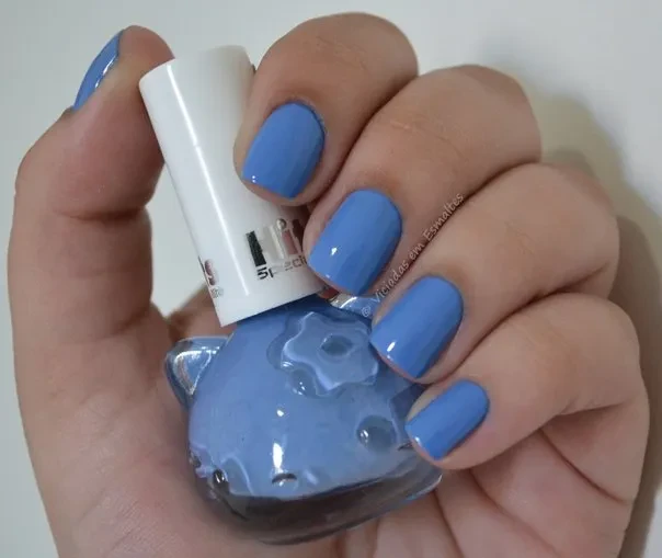 Unhas com Esmalte Hello Kitty Blueberry