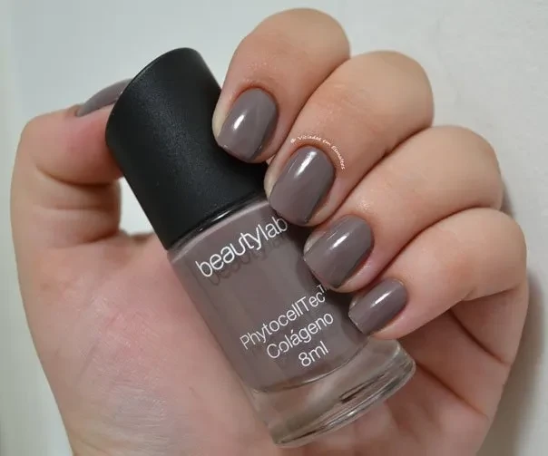 Unhas com Esmalte Beautylab Castor
