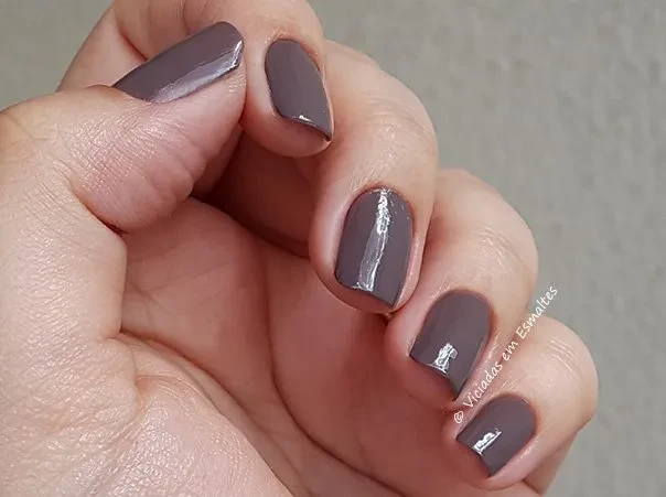 Unhas com Esmalte Ana Hickmann Cappuccino