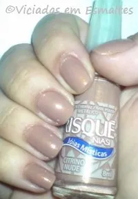 unhas e esmalte