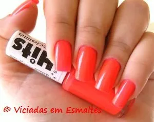 unhas e esmalte