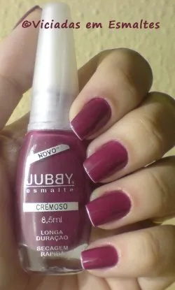 unhas e esmalte