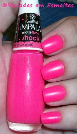 unhas e esmalte