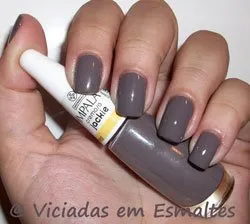 unhas e esmalte