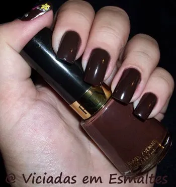 unhas e esmalte
