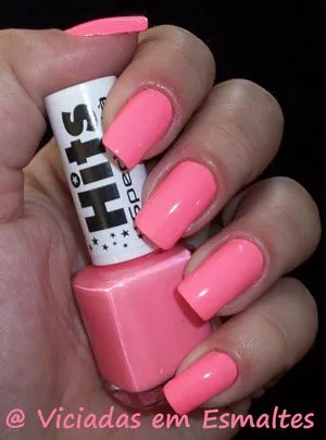 unhas e esmalte