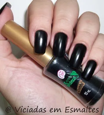 unhas e esmalte