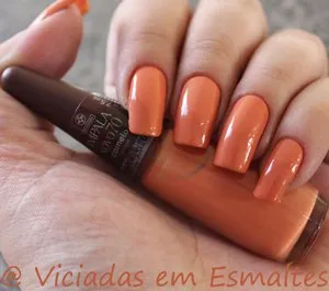 unhas e esmalte