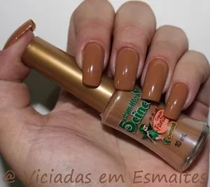 unhas e esmalte