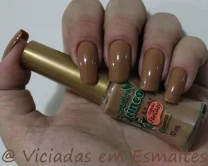 unhas e esmalte